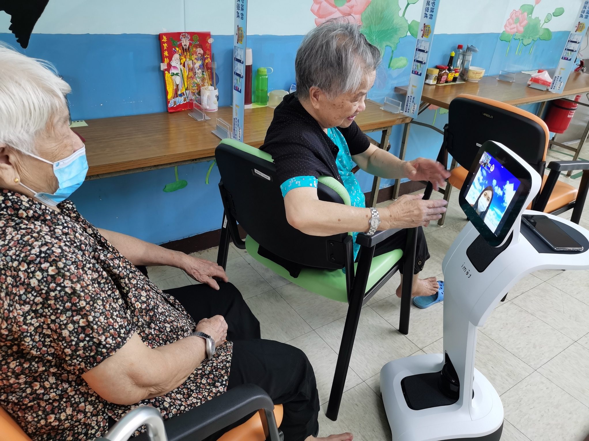 Aspen-Asia_Virtual-visit-to-the-elderly_03R-feef6e49-e1646054649792