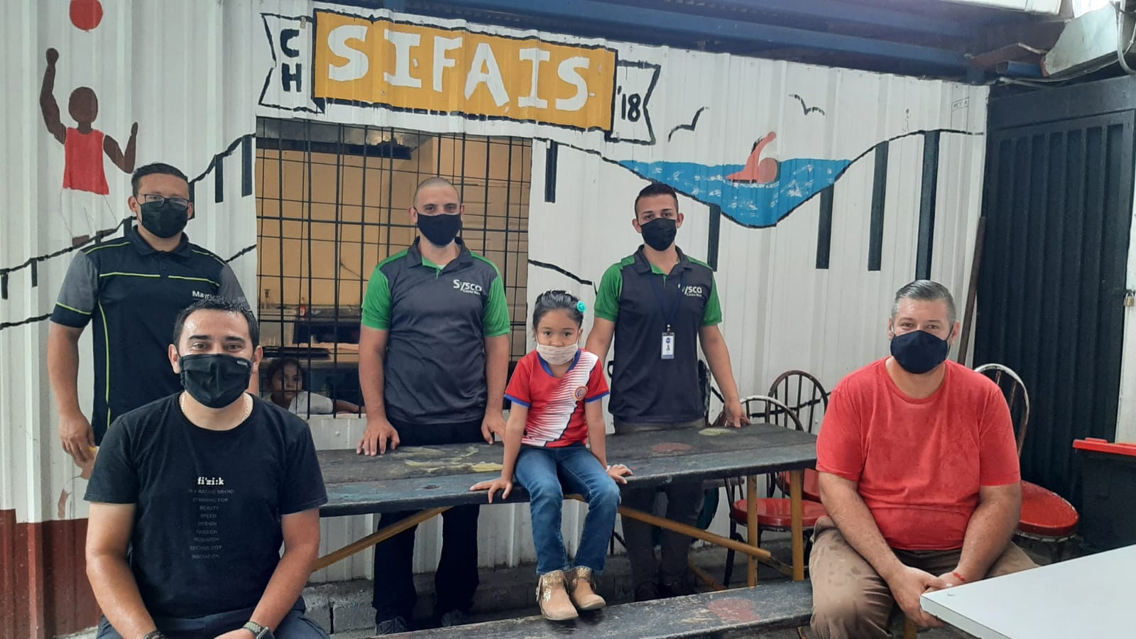 Volunteers-from-Sifais-receiving-donation-be332576 Volunteers-from-Sifais-receiving-donation-be332576
