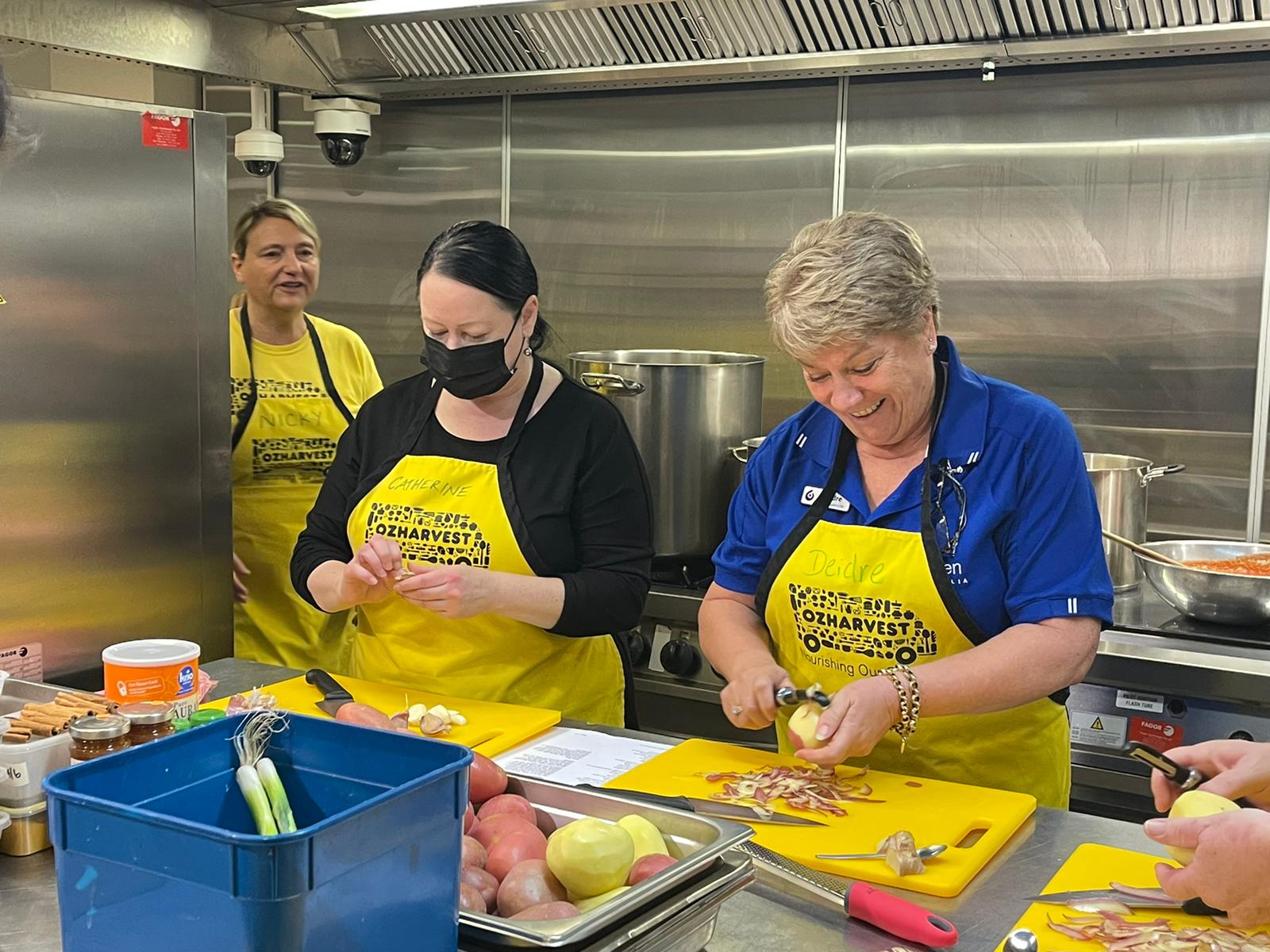 Catherine-and-Deirdre-from-QLD-at-OzHarvest-7c4c5531 Catherine-and-Deirdre-from-QLD-at-OzHarvest-7c4c5531