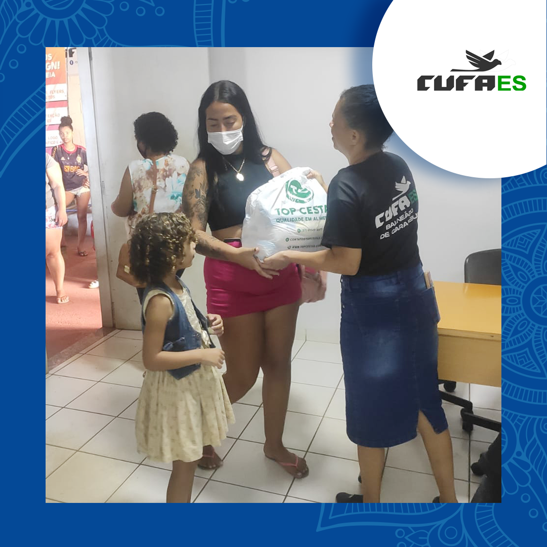 Family_receiving-_donation_CUFA_ES-78aab88f Family_receiving-_donation_CUFA_ES-78aab88f