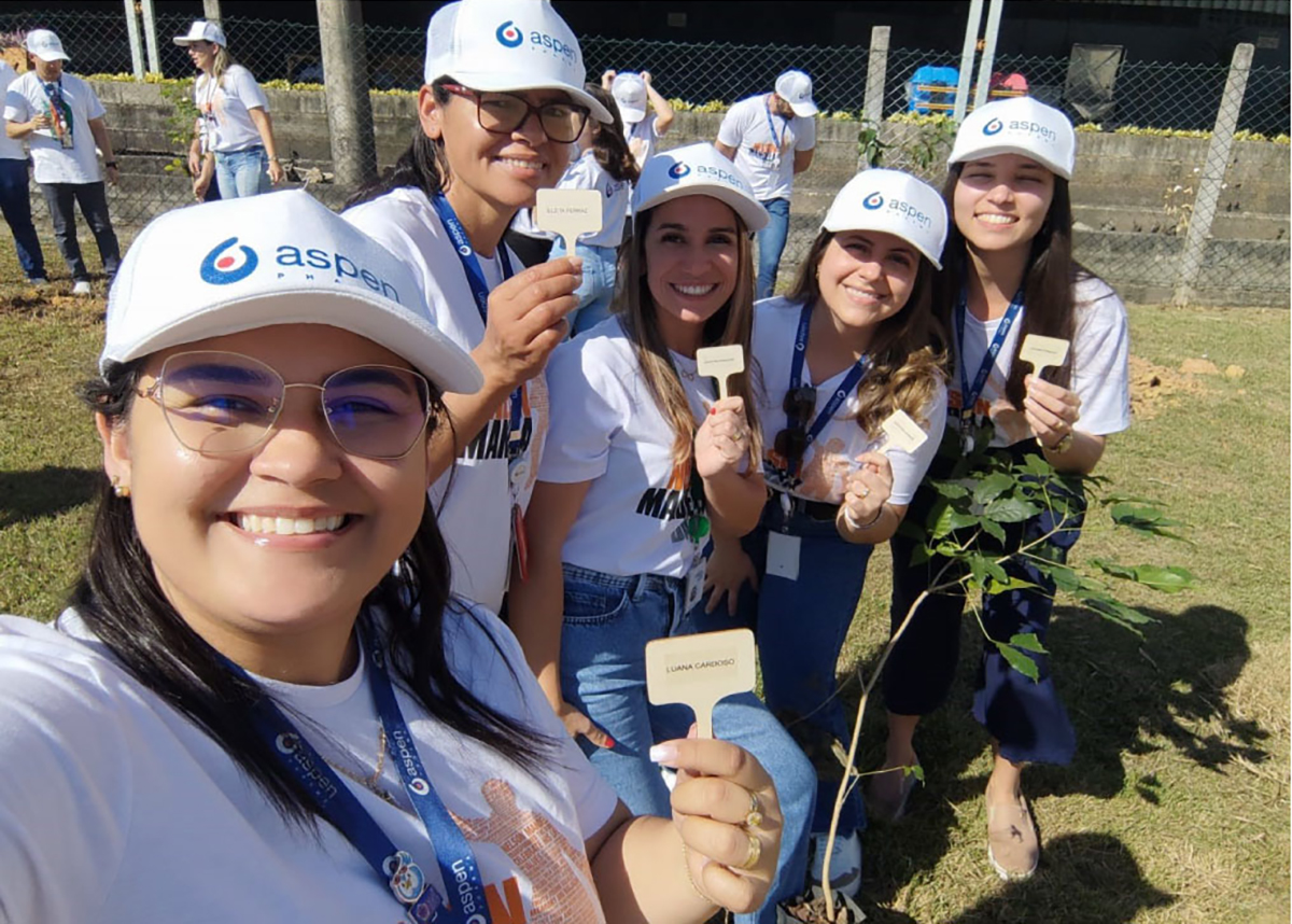 AspenPharmaBrazil_2023_seedingplanting_1200w AspenPharmaBrazil_2023_seedingplanting_1200w